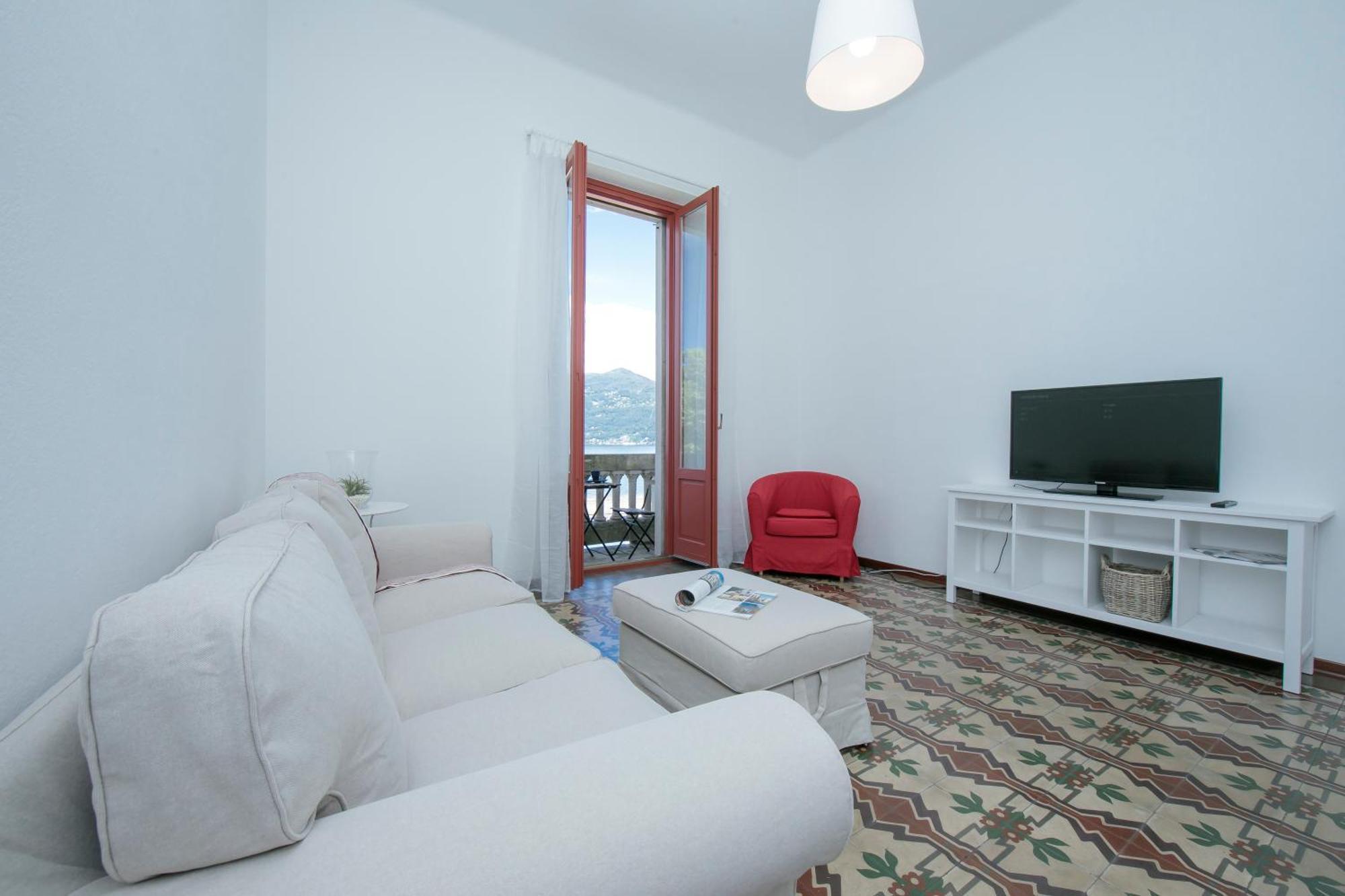Residenza Oleandro Lake View Luino Center - Happy Rentals Bagian luar foto
