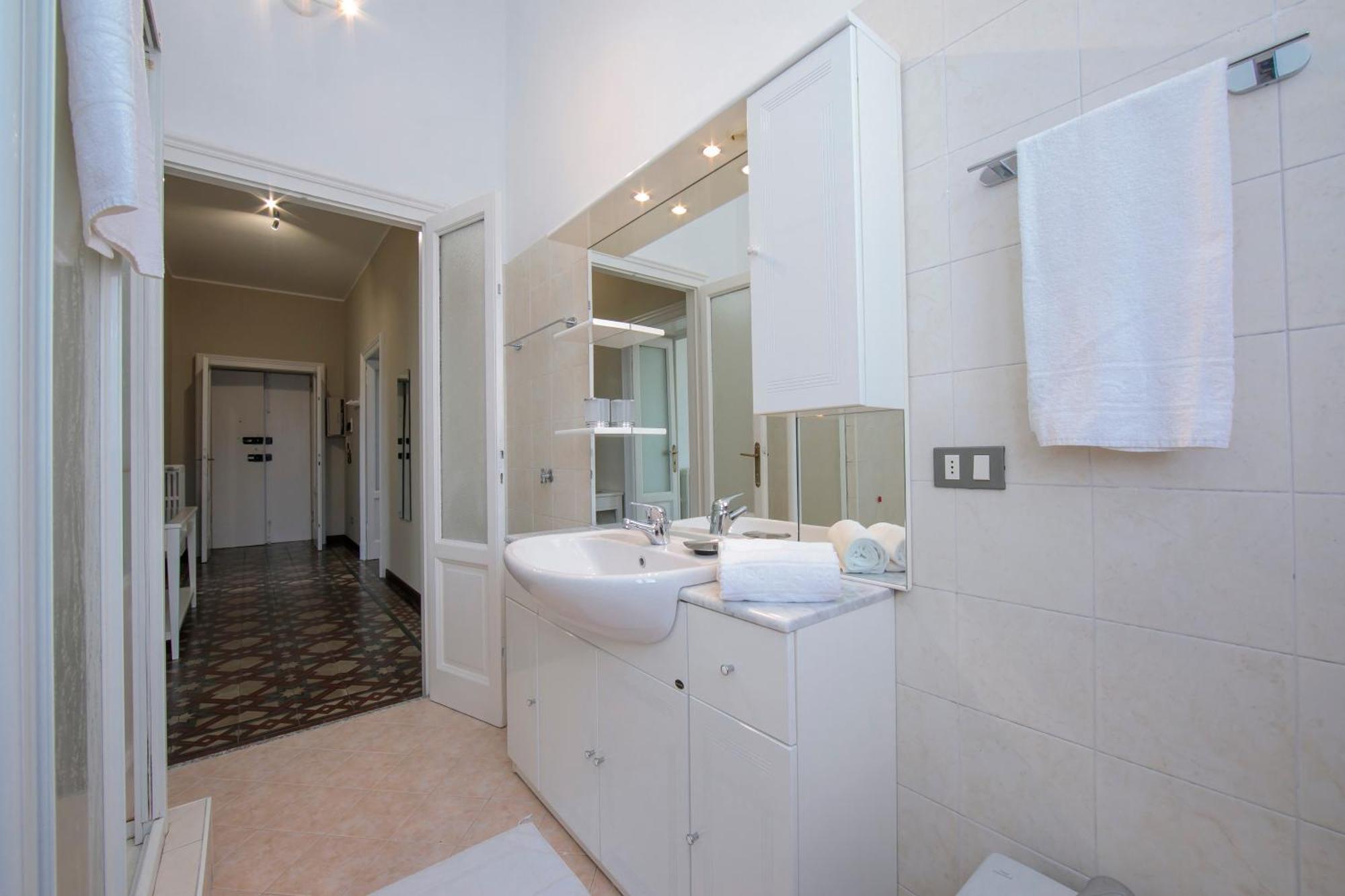 Residenza Oleandro Lake View Luino Center - Happy Rentals Bagian luar foto