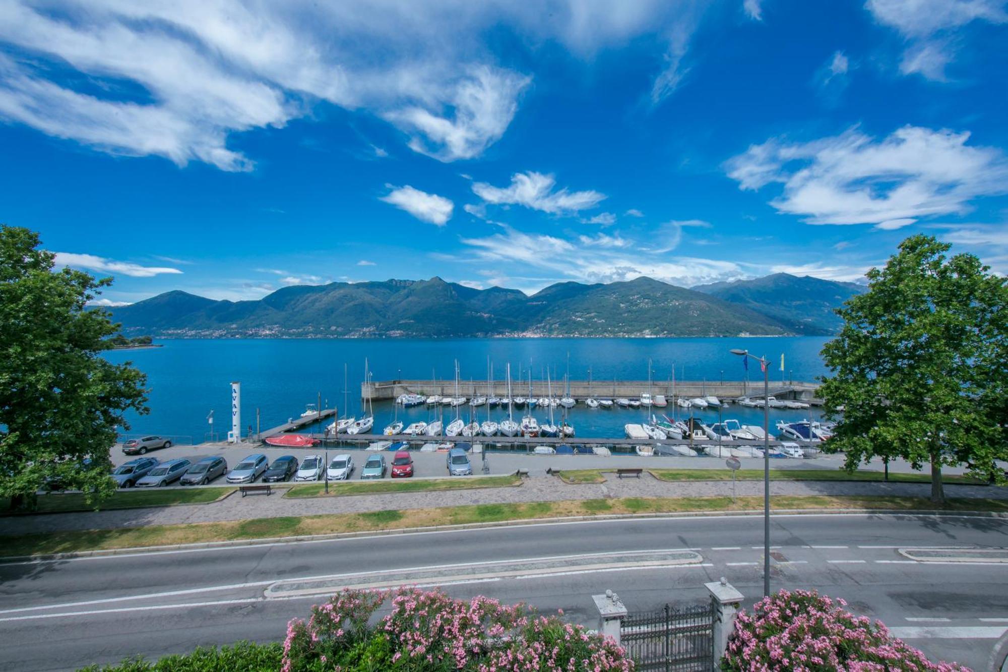 Residenza Oleandro Lake View Luino Center - Happy Rentals Bagian luar foto
