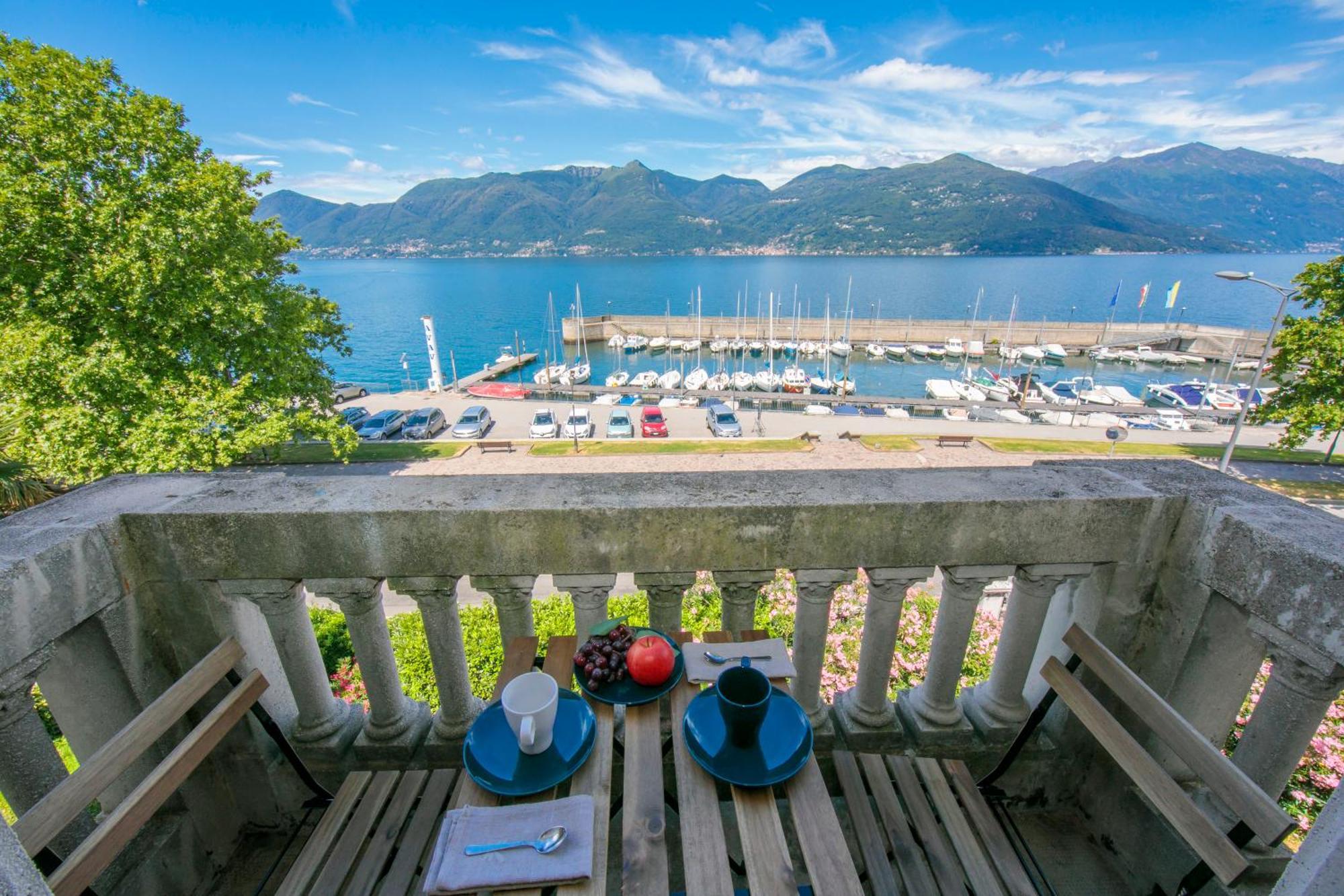 Residenza Oleandro Lake View Luino Center - Happy Rentals Bagian luar foto