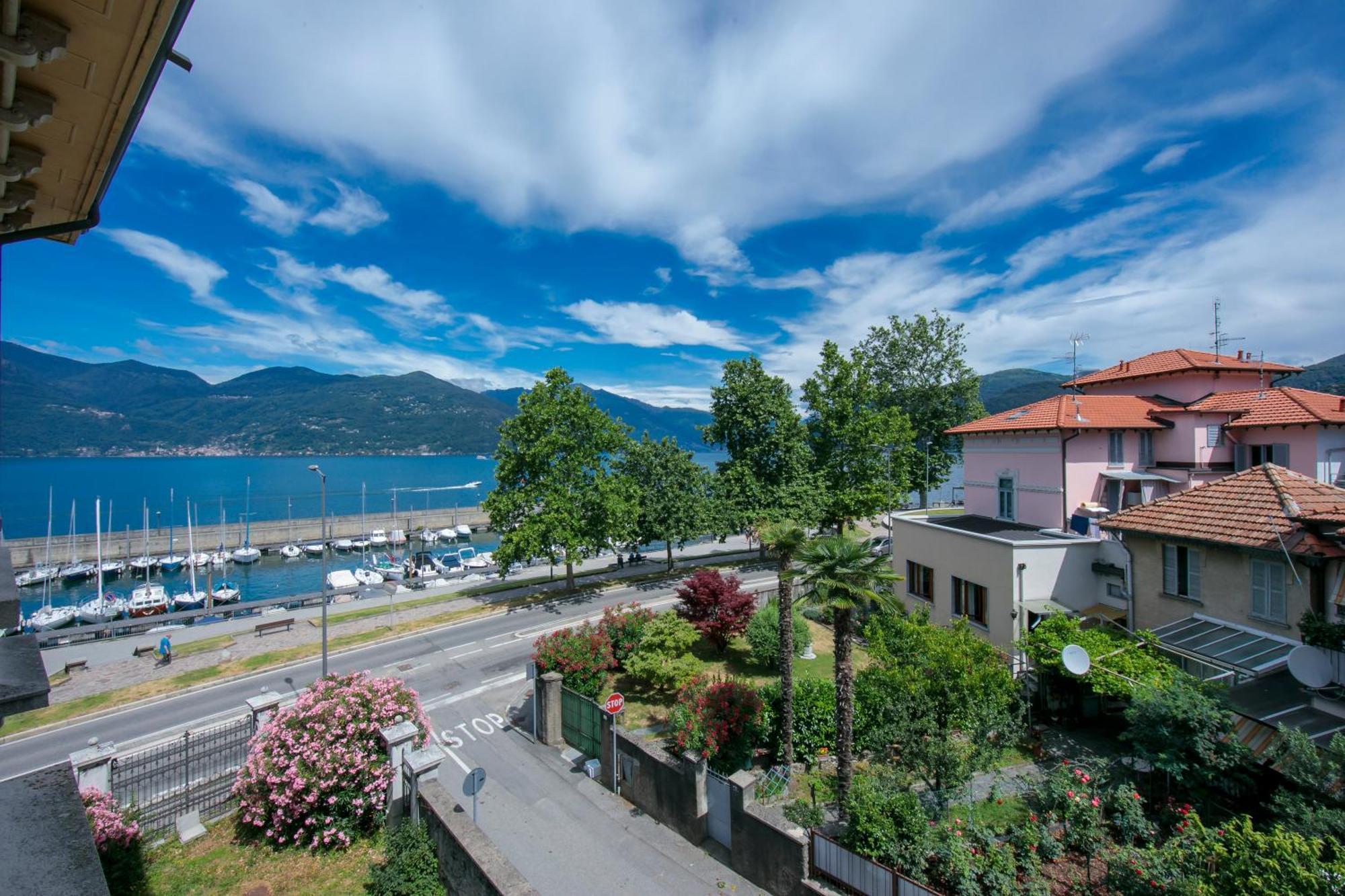Residenza Oleandro Lake View Luino Center - Happy Rentals Bagian luar foto